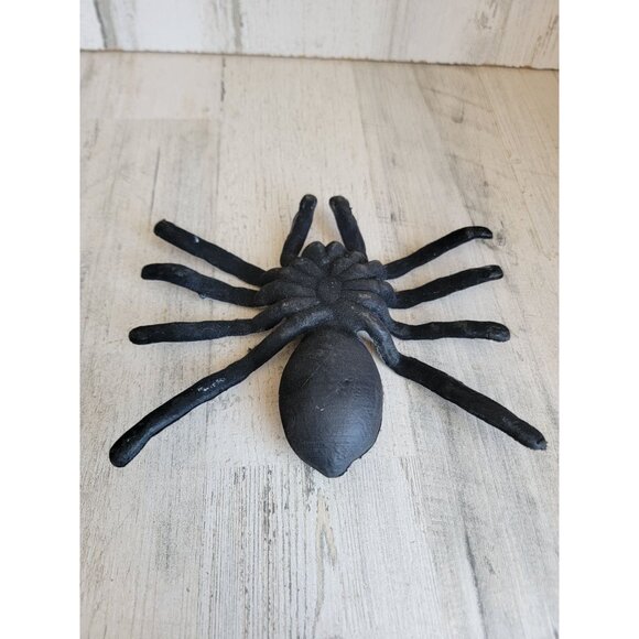 Flocked realistic scary spider purple Halloween home decor - Picture 6 of 7